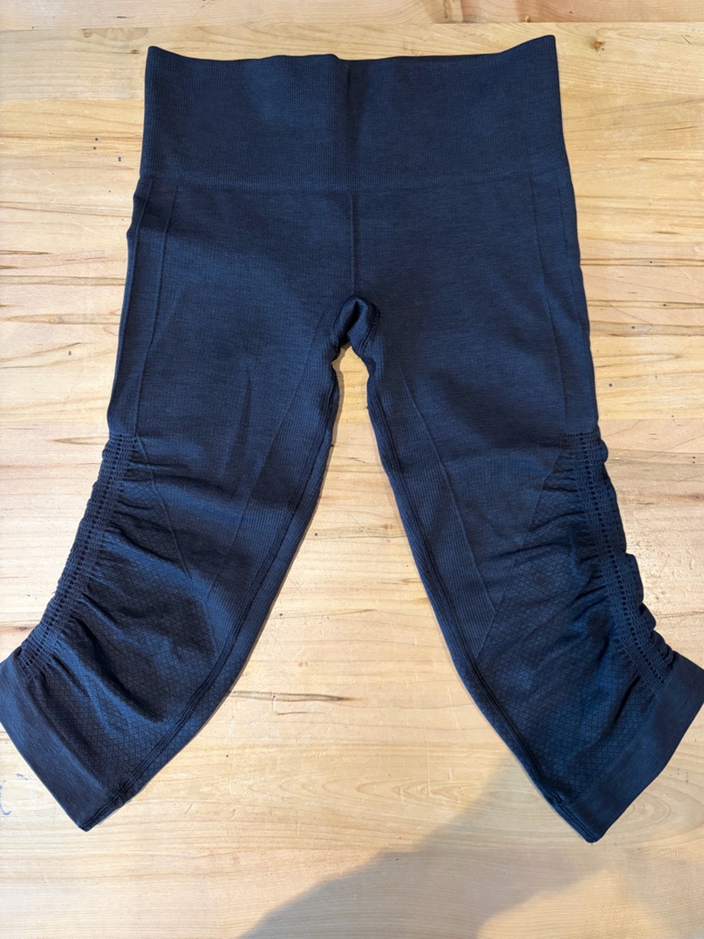 Lululemon Cropped Leggings with Ruched Side Detail Sz 4